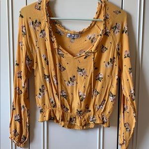 Yellow cropped shirt with flowers